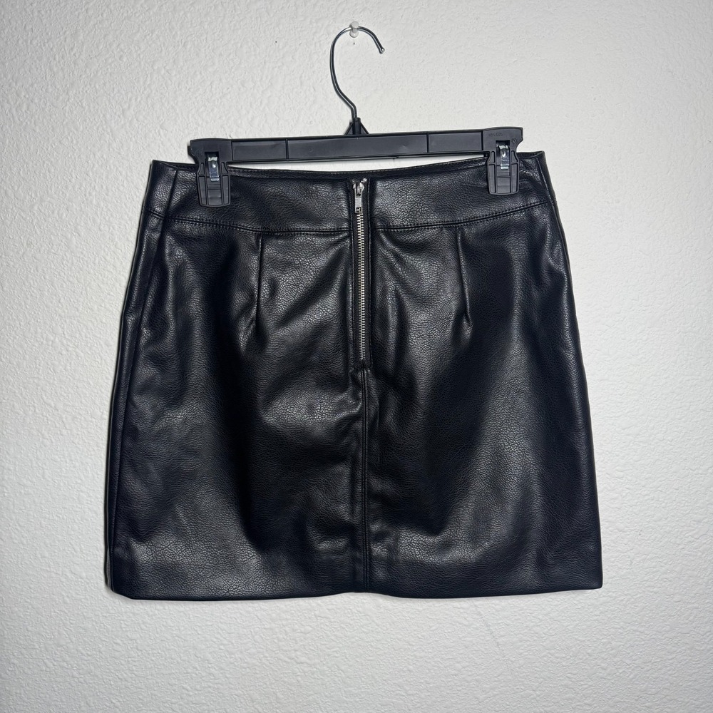 Faux Leather Mini Skirt Womens Black‎ Front Zipper Modern Minimalist Party Wear